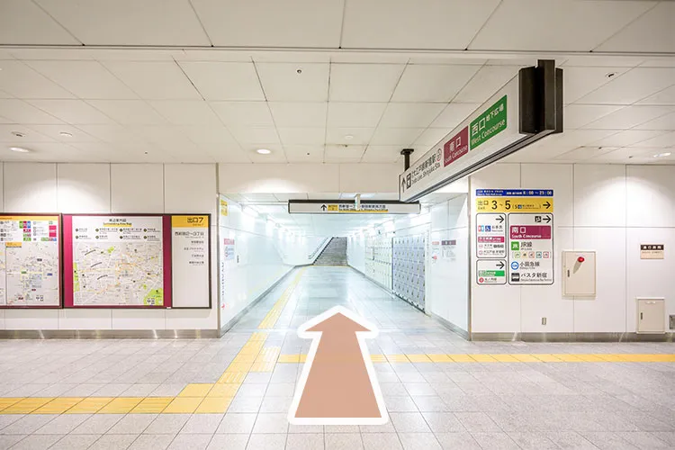 7番出口へ向かいます。