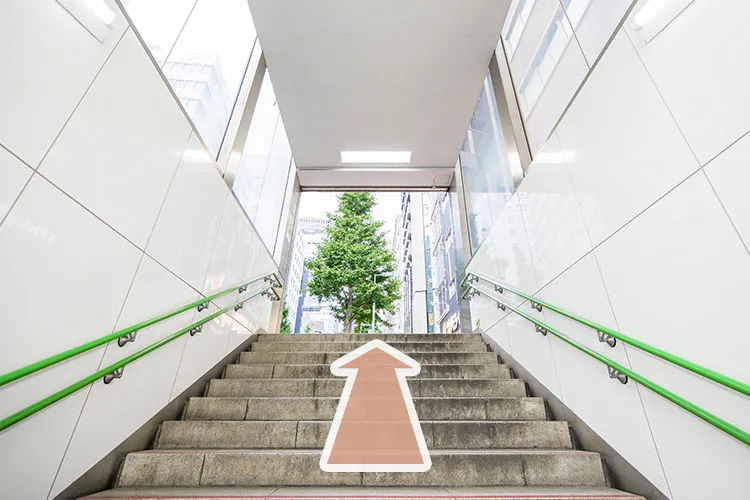 階段を上ります。