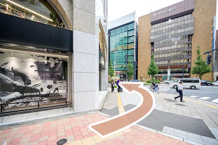 左へ進みます。