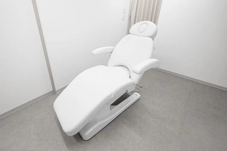 電動フェイシャルベッド画像
