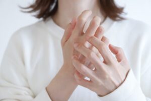 花粉症の原因を特定するアレルギー検査【新宿駅前IGA皮膚科】